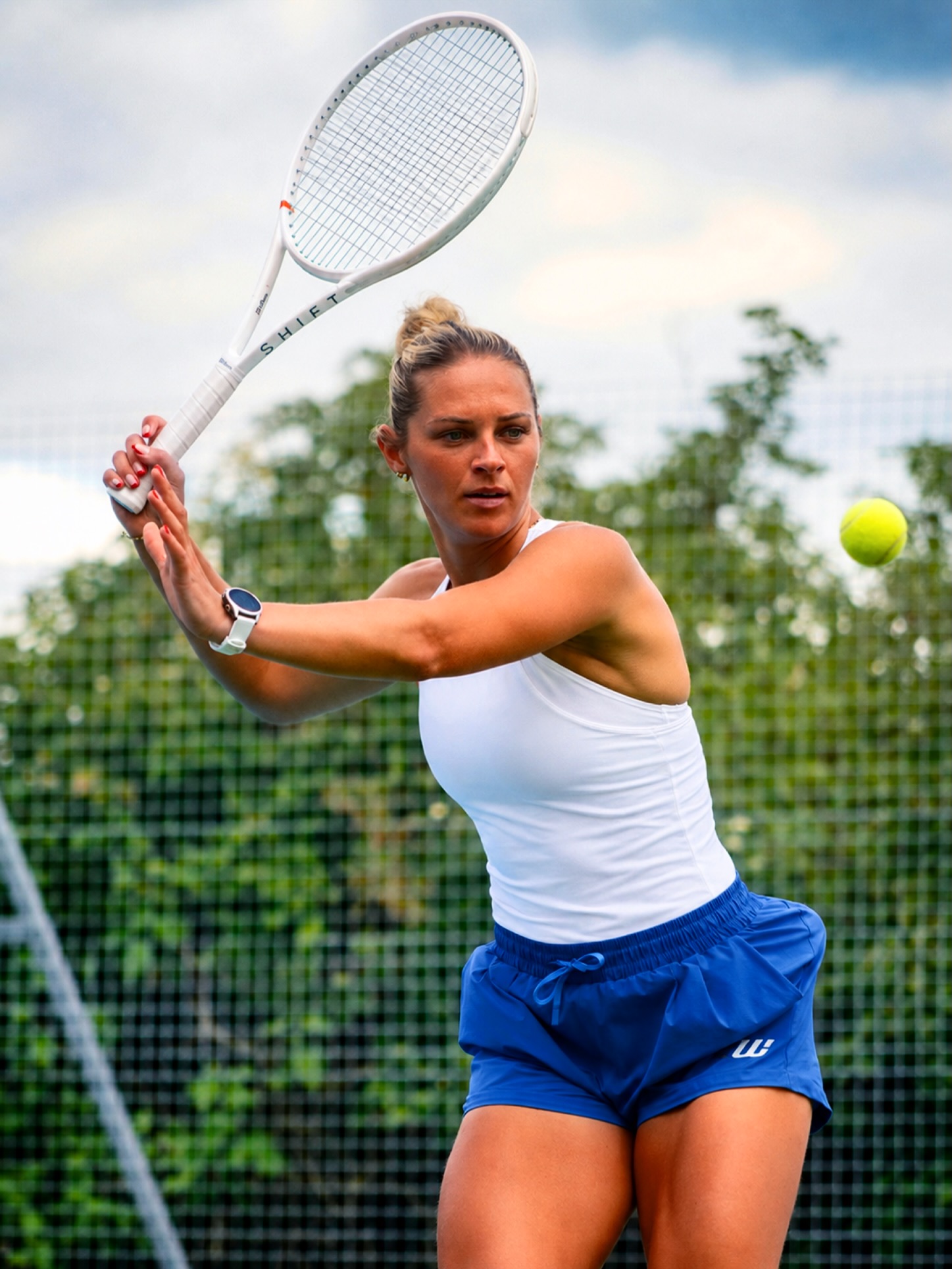 Taz striking a backhand on court
